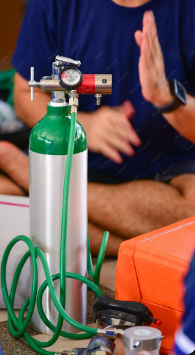 Medical oxygen cylinder with regulator and tubing